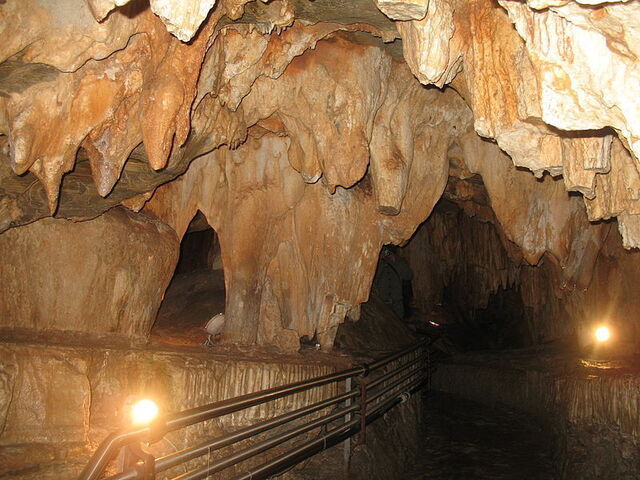 Tour around some underground cave trails