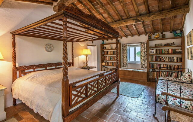 A bedroom in Camporempoli