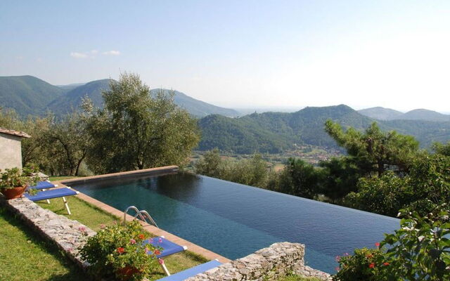 Al Seminario, view