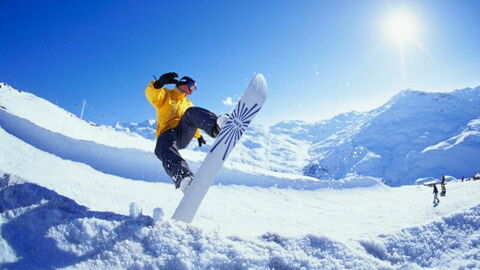 Snowboarding on the snow
