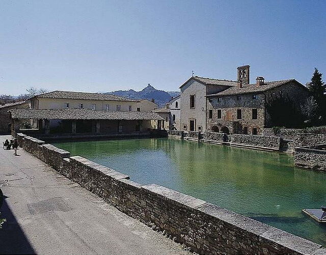 Bagno Vignoni, Main Square