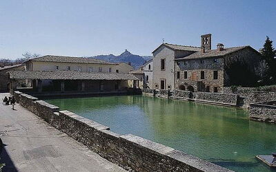 Bagno Vignoni, Main Square