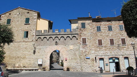Gate into Suvereto
