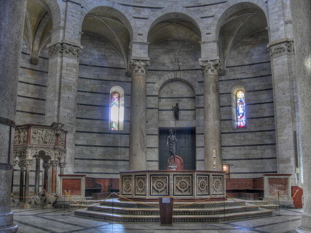 Pisa Baptistery, interior