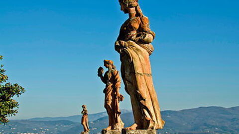 Terracotta statues in Impruneta