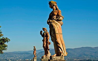 Terracotta statues in Impruneta