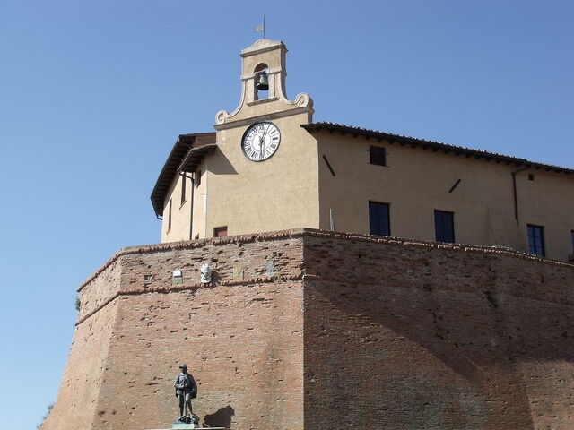 Lari Castle
