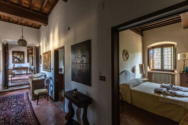 Castello Uliveta, hallway