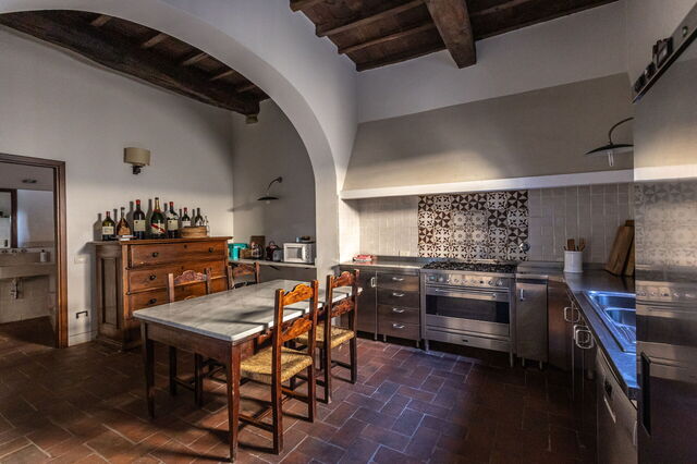 Castello Uliveta, kitchen
