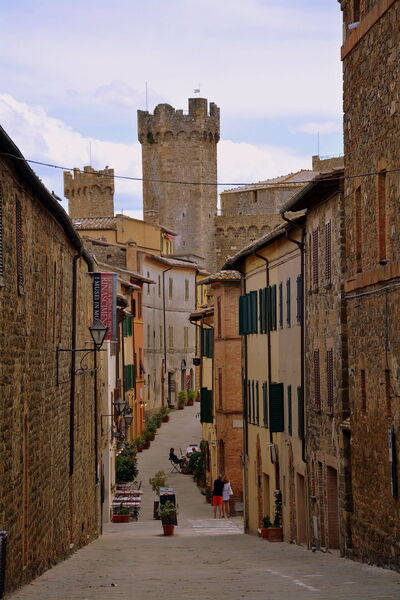 An alley in Montalcino