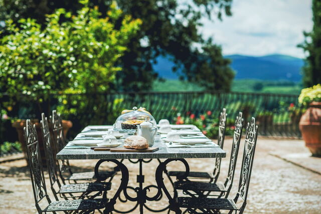 Villa Staggia, al fresco dining
