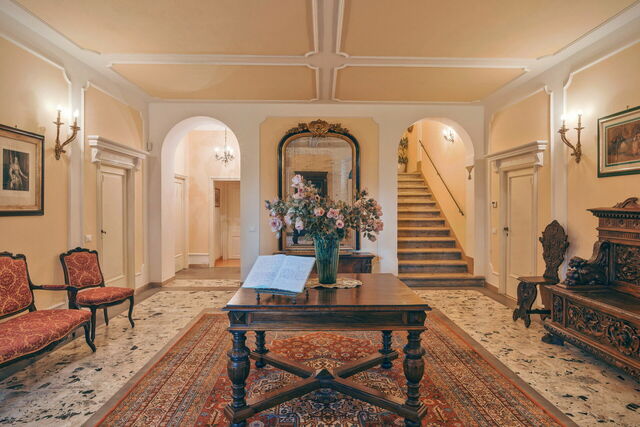 Villa Staggia, entry hall