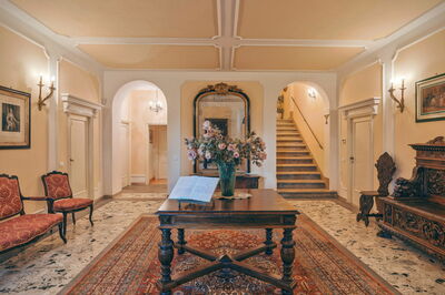 Villa Staggia, entry hall