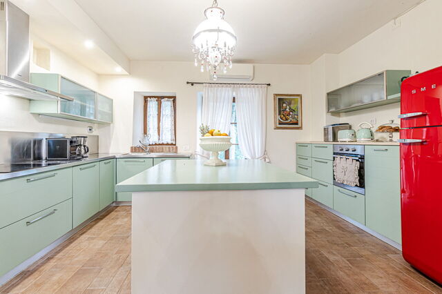 Villa La Cerbaina, kitchen