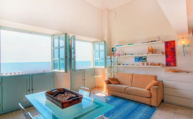 Suite 48, interior