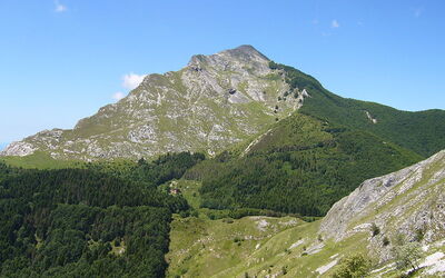 an interesting cave system is inside monte corchia