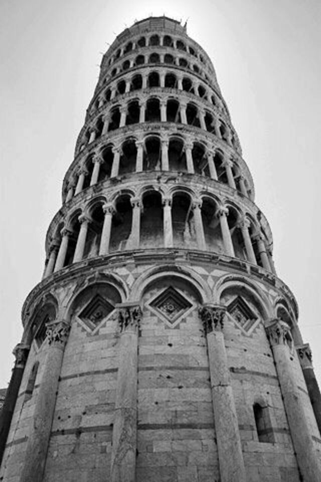Leaning Tower of Pisa ground view