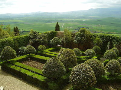 villa garden in pienza
