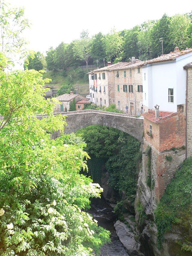 Loro Ciuffenna bridge entry