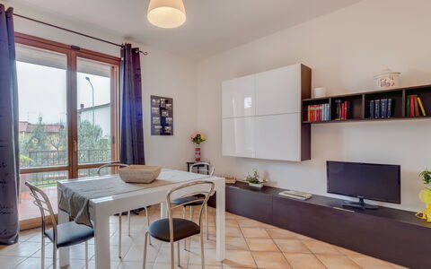 La Casina Del Canneto: Property, Room, Interior Design, Furniture, Building, Real Estate, Living Room, House, Yellow, Floor