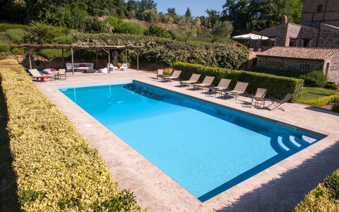 Casale Porano: Swimming Pool, Property, Grass, House, Rectangle, Leisure, Real Estate, Villa, Building, Vacation