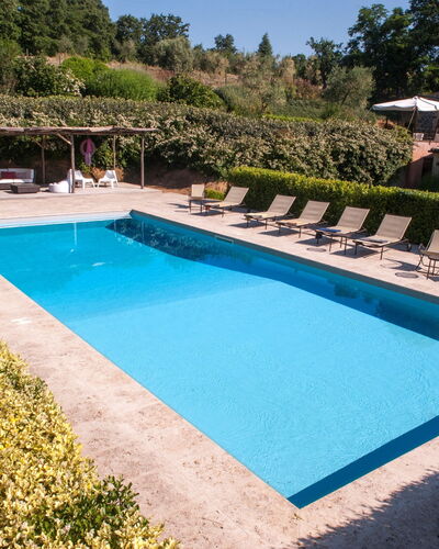 Casale Porano: Swimming Pool, Property, Grass, House, Rectangle, Leisure, Real Estate, Villa, Building, Vacation