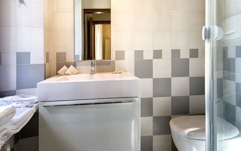 Villa Piazza Della Fortezza: Bathroom, Tile, Room, Property, Floor, Interior Design, Wall, Ceramic, Architecture, Plumbing Fixture