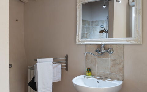 Villa Fracassini: Mirror, Tap, Bathroom Sink, Plumbing Fixture, Sink, Bathroom, Interior Design, Purple, Wood