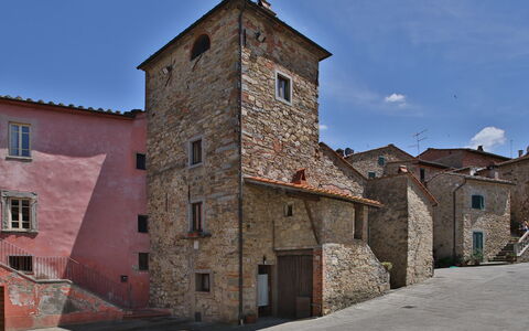 La Miccia: Medieval Architecture, Town, Property, Architecture, Building, Wall, Sky, Facade, Historic Site, House
