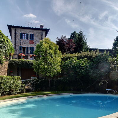 Villa Lucolena: Property, Water, House, Swimming Pool, Real Estate, Home, Sky, Leisure, Vacation, Residential Area