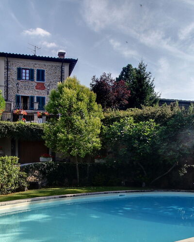 Villa Lucolena: Property, Water, House, Swimming Pool, Real Estate, Home, Sky, Leisure, Vacation, Residential Area