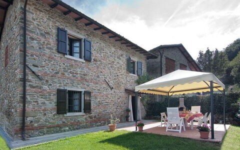 Il Palazzetto: Property, House, Home, Building, Cottage, Real Estate, Roof, Farmhouse, Facade, Siding