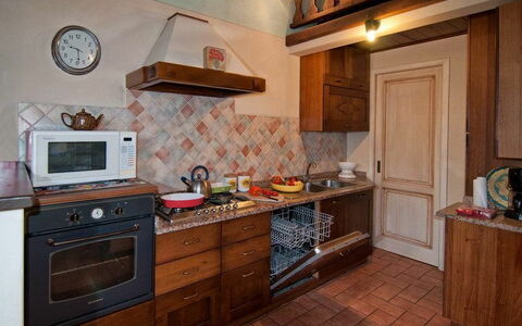 Il Nido In Garfagnana: Countertop, Cabinetry, Room, Furniture, Kitchen, Property, Floor, Building, Kitchen Stove, Hardwood