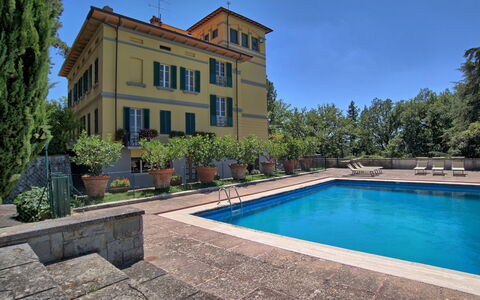 Il Poggio Di Patrignone: Property, Building, Real Estate, Swimming Pool, House, Estate, Home, Residential Area, Villa, Mansion