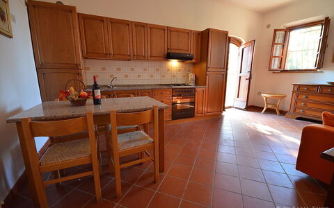 Agriturismo Il Gattero: Room, Furniture, Property, Building, Floor, Interior Design, Cabinetry, House, Hardwood, Kitchen