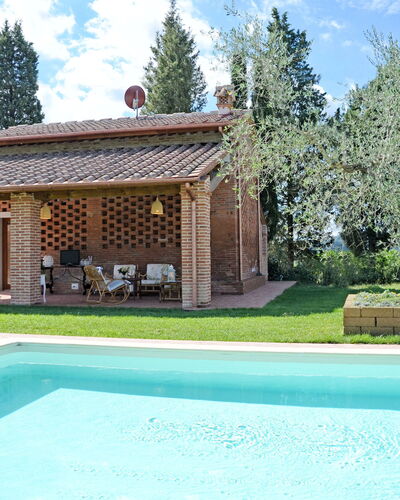 Il Fienile Di Giovanna: Property, House, Home, Swimming Pool, Building, Real Estate, Estate, Villa, Leisure, Residential Area