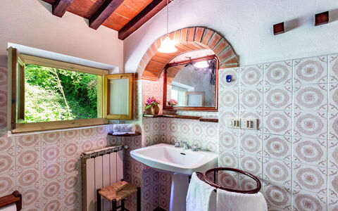 La Ripresa: Property, Room, Building, Bathroom, Interior Design, Ceiling, House, Real Estate, Architecture, Furniture