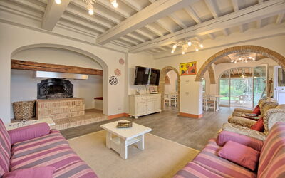 Padronale: Property, Room, Furniture, Interior Design, Building, Living Room, Ceiling, Real Estate, House, Estate