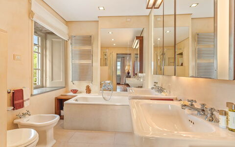 Il Vignale: Plumbing Fixture, Bathroom, Flooring, Interior Design, Floor, Plumbing, Bathtub, Tap, Sink, Bathroom Sink