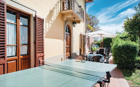 Villa i Cedri: Building, Plant, Window, Cloud, Sky, Azure, Shade, Table Tennis Racket, Table, Wood