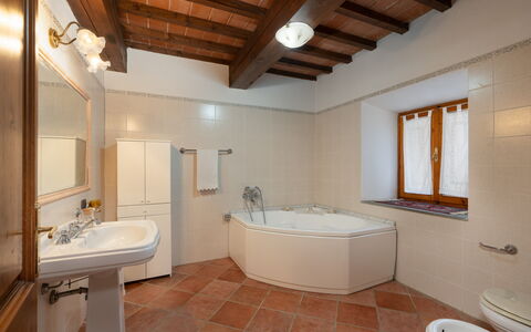 Casa Corella: Bathtub, Plumbing Fixture, Property, Tap, Bathroom, Mirror, Interior Design, Sink