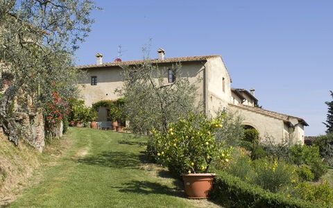 Agriturismo Paterno: Property, House, Building, Real Estate, Estate, Cottage, Rural Area, Villa, Farmhouse, Tree