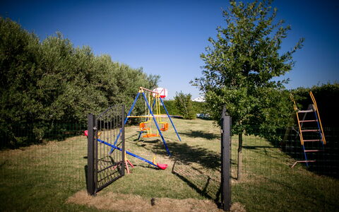 Case Sant'anna: Nature, Tree, Public Space, Sky, Playground, Woody Plant, Grass, Plant, Recreation, Outdoor Play Equipment