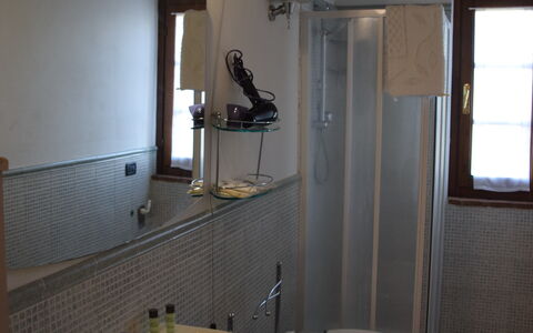 rocche-di-valiano-chianti-castelnuovo-berardenga-multiproprietà-mimosa-bathroom