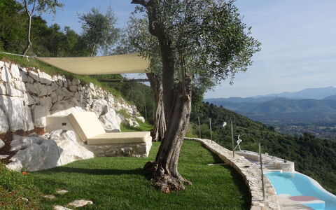 Casa Farfalla: Mountain Range, Landscaping, Ridge, Swimming Pool, Sunlounger, Outdoor Furniture