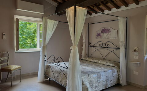 Anfora!!: Furniture, Interior Design, Bed, Bedroom, Floor, Flooring, Wood, Linens, Ceiling, Room