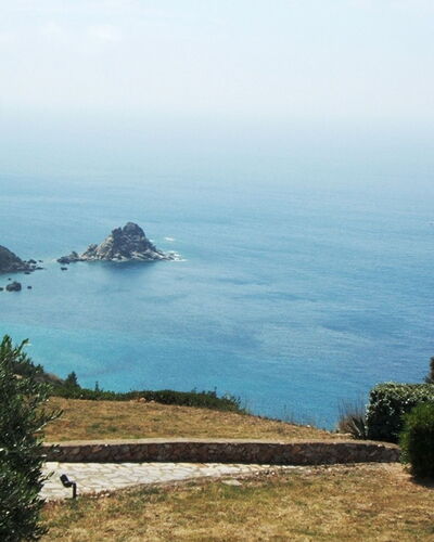 Raggio Di Sole Sull'argentario: Sky, Sea, Coast, Coastal And Oceanic Landforms, Atmospheric Phenomenon, Promontory, Ocean, Headland, Bay, Tree