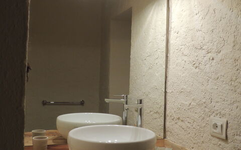 Agriturismo La Pieve: Bathroom, Property, Bathroom Sink, Tile, Room, Ceramic, Plumbing Fixture, Wall, Interior Design, Sink