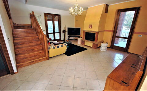 Villa Leo: Room, Floor, Property, Hardwood, Wood Flooring, Building, Flooring, Furniture, Interior Design, Wood