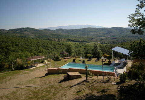 Villa Leo: Property, Swimming Pool, Wilderness, Hill Station, Mountain, Nature Reserve, House, Tree, Leisure, Sky